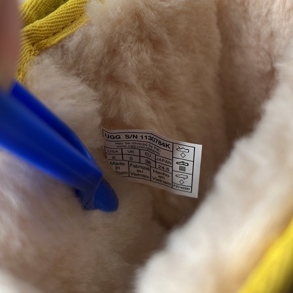 Ugg Classic II Metallic Glitter Rainbow Women’s Size 6 Sheepskin - Picture 8 of 10